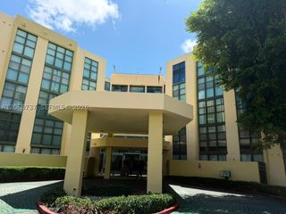 11780 SW 18th St 215-2, Miami, FL 33175