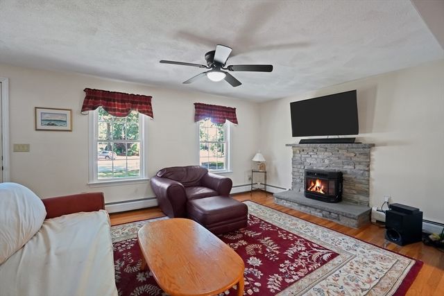 28 Sagewood Cir, Attleboro, MA 02703