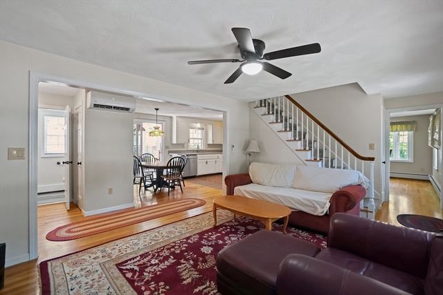 28 Sagewood Cir, Attleboro, MA 02703