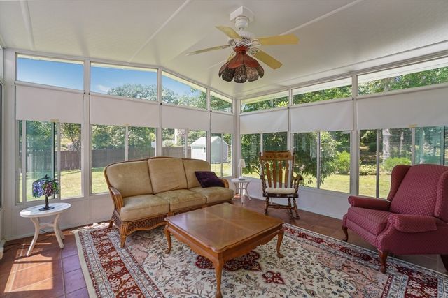 28 Sagewood Cir, Attleboro, MA 02703