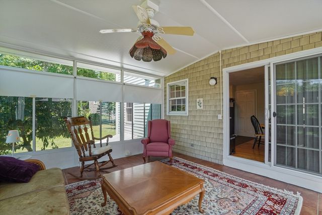 28 Sagewood Cir, Attleboro, MA 02703