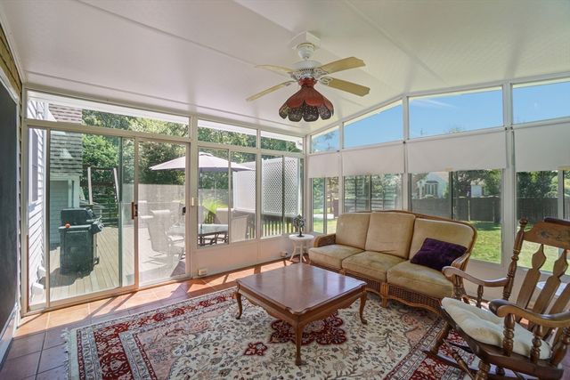 28 Sagewood Cir, Attleboro, MA 02703