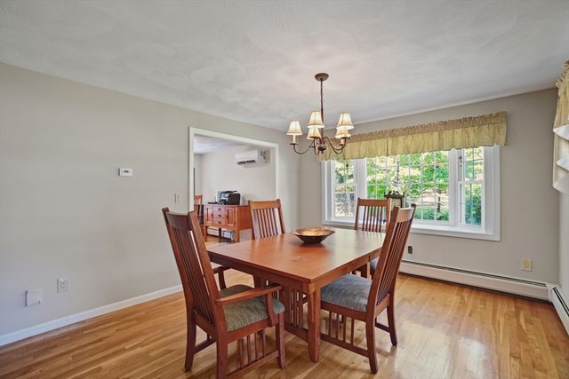 28 Sagewood Cir, Attleboro, MA 02703