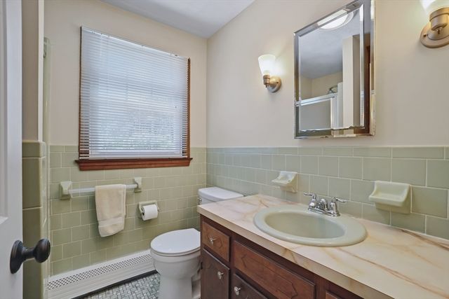 28 Sagewood Cir, Attleboro, MA 02703