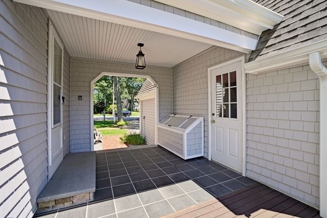 28 Sagewood Cir, Attleboro, MA 02703