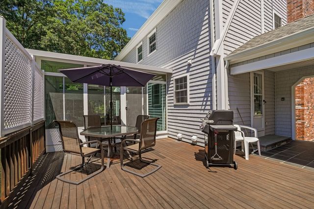 28 Sagewood Cir, Attleboro, MA 02703
