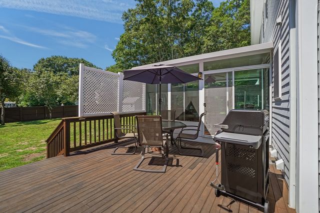 28 Sagewood Cir, Attleboro, MA 02703