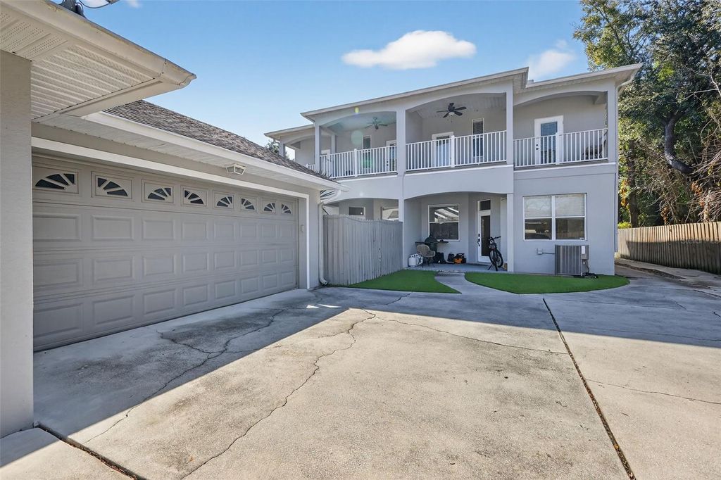 Image 3 of property listing at 111 E STEELE STREET, Orlando, FL 32804