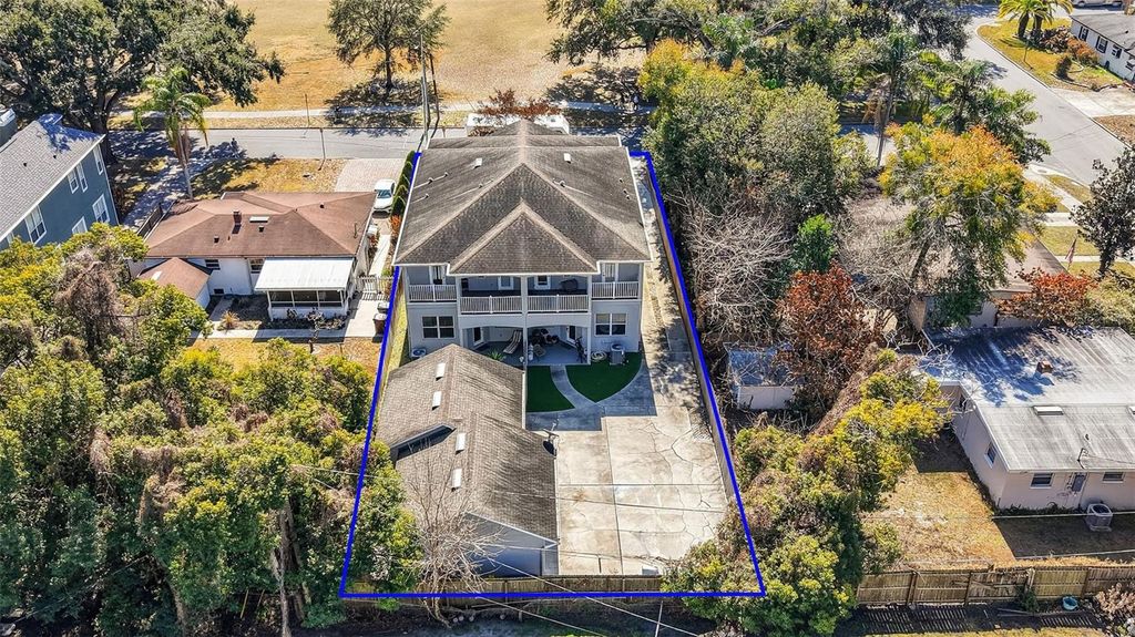 Image 5 of property listing at 111 E STEELE STREET, Orlando, FL 32804