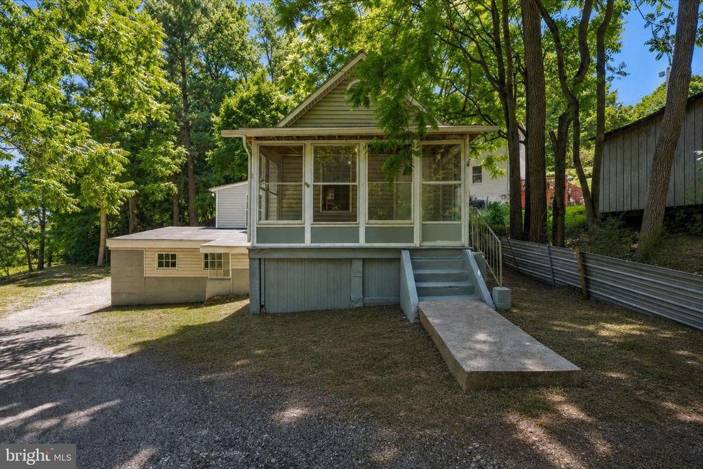 8 JANE ST, Coatesville, PA 19320