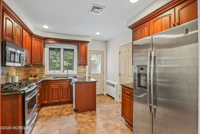 80 Chestnut Street, Milltown, NJ 08850