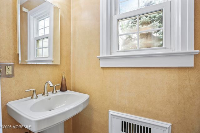 80 Chestnut Street, Milltown, NJ 08850