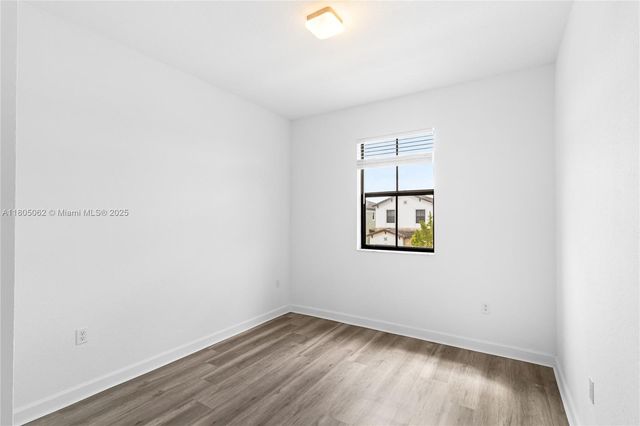 3435 W 110th St, Hialeah, FL 33018