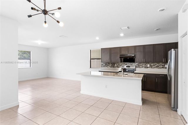 3435 W 110th St, Hialeah, FL 33018