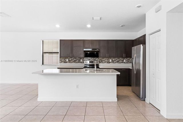 3435 W 110th St, Hialeah, FL 33018