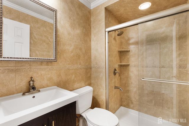 29 Westgate Drive, Edison, NJ 08820