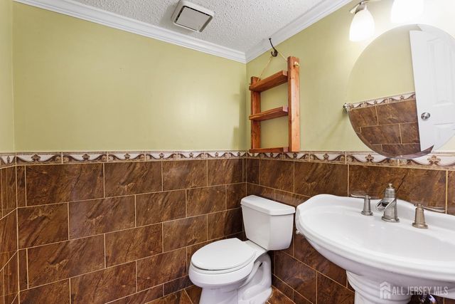 29 Westgate Drive, Edison, NJ 08820