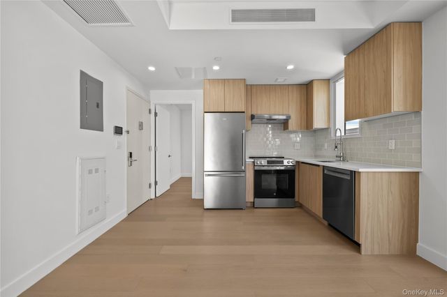 150-02 Northern Boulevard 3A, Flushing, NY 11354