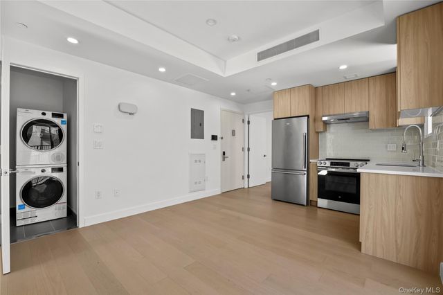 150-02 Northern Boulevard 3A, Flushing, NY 11354