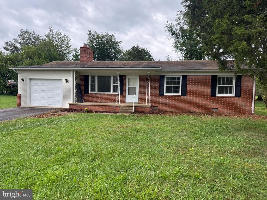 33 WALLACE AVE, Luray, VA 22835
