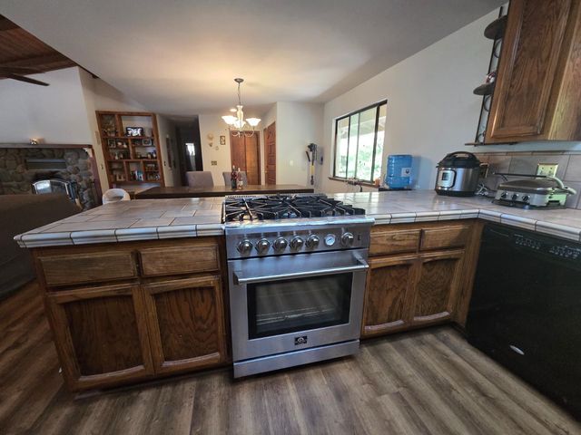 595 Valley Ridge Ct, Auburn, CA 95603
