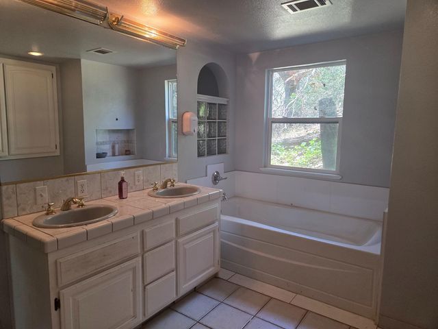 595 Valley Ridge Ct, Auburn, CA 95603