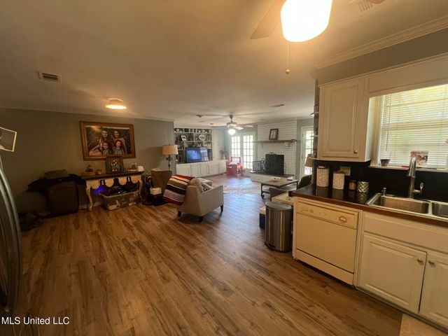 102 Earhart Drive, Natchez, MS 39120
