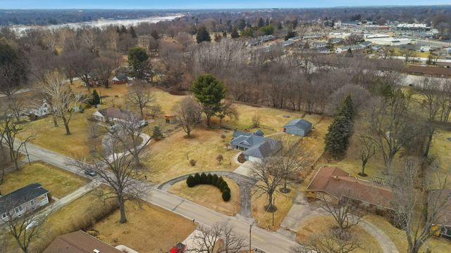 1307 Sinnissippi Park Road, Sterling, IL 61081