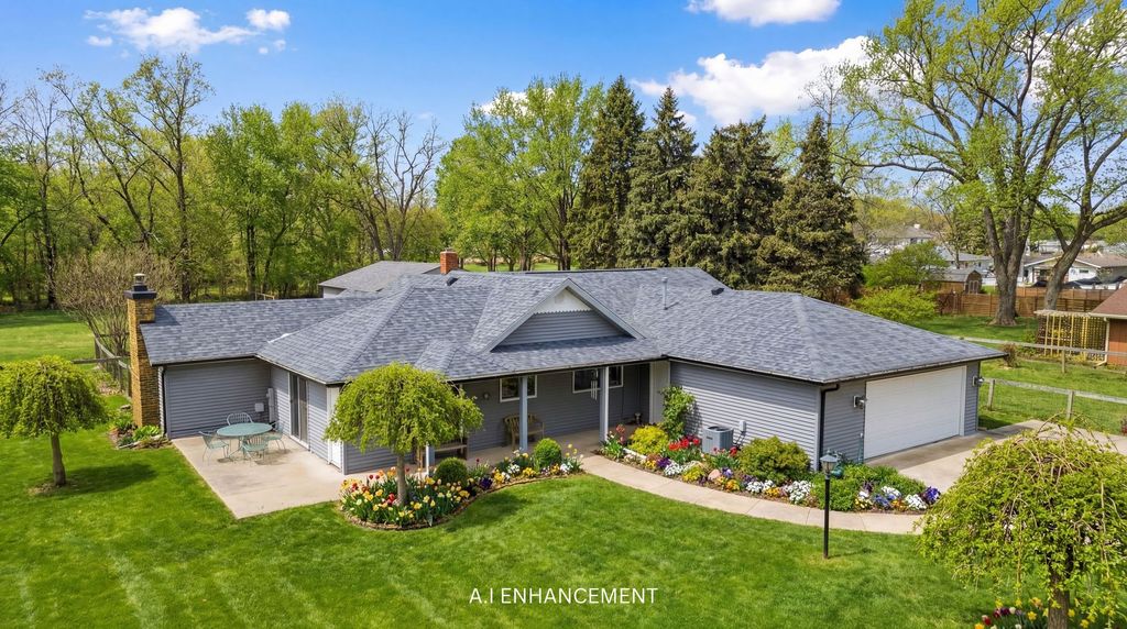 1307 Sinnissippi Park Road, Sterling, IL 61081