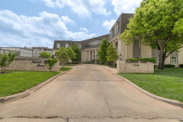 1114 Sherwood Lane B-2, Nichols Hills, OK 73116