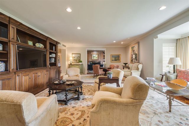 1114 Sherwood Lane B-2, Nichols Hills, OK 73116