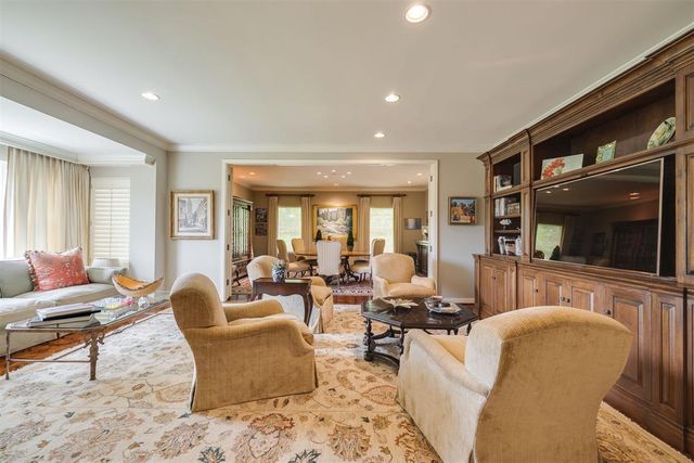 1114 Sherwood Lane B-2, Nichols Hills, OK 73116