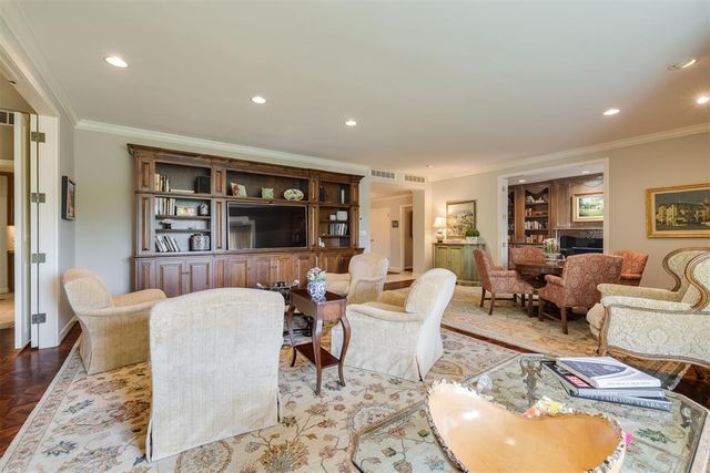 1114 Sherwood Lane B-2, Nichols Hills, OK 73116