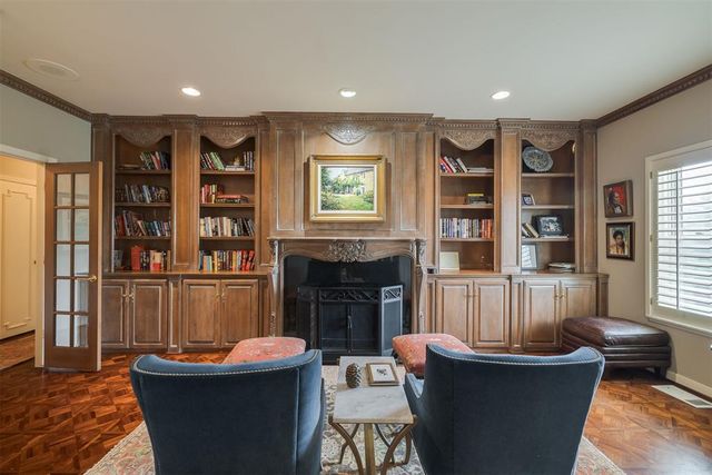 1114 Sherwood Lane B-2, Nichols Hills, OK 73116