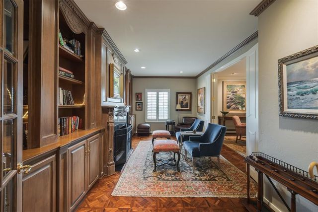 1114 Sherwood Lane B-2, Nichols Hills, OK 73116