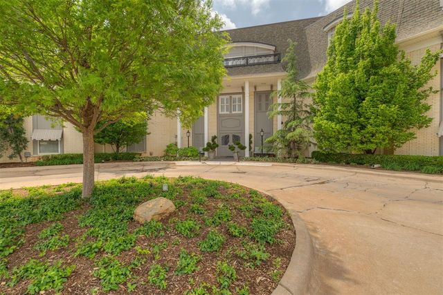 1114 Sherwood Lane B-2, Nichols Hills, OK 73116