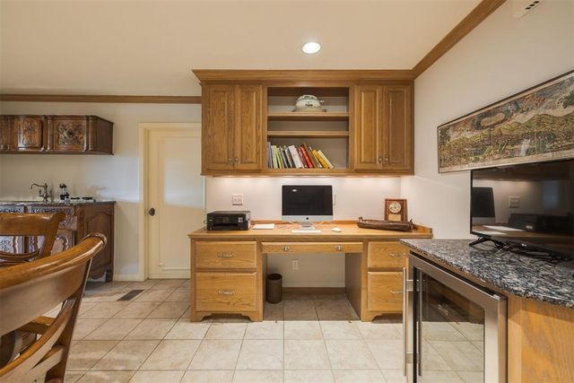 1114 Sherwood Lane B-2, Nichols Hills, OK 73116