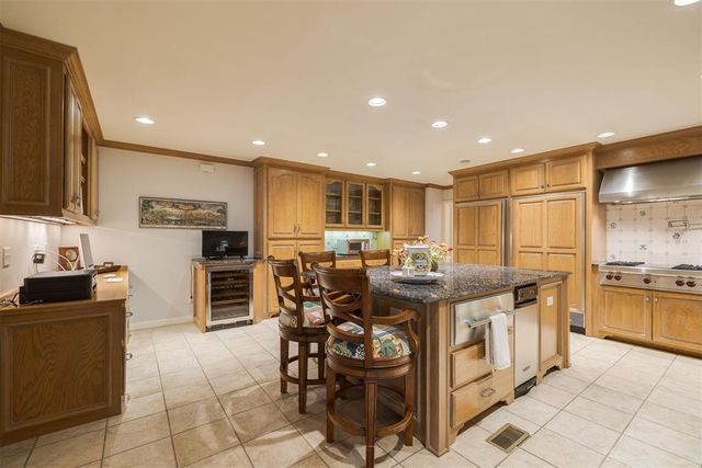 1114 Sherwood Lane B-2, Nichols Hills, OK 73116