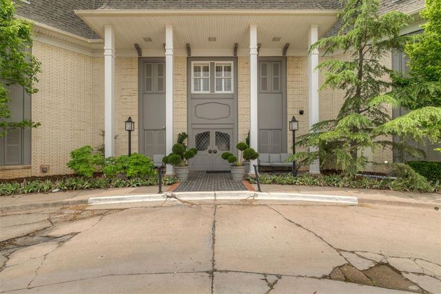 1114 Sherwood Lane B-2, Nichols Hills, OK 73116