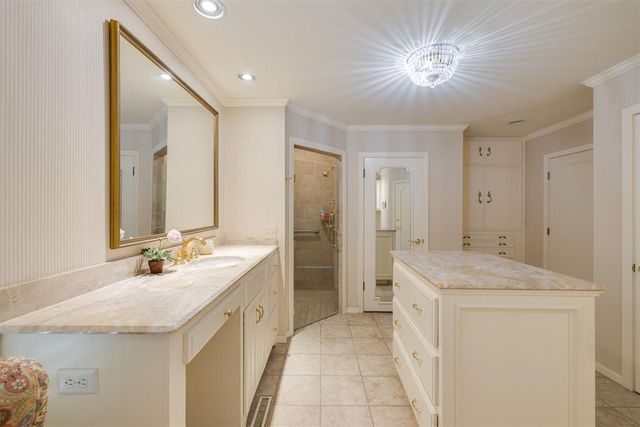 1114 Sherwood Lane B-2, Nichols Hills, OK 73116
