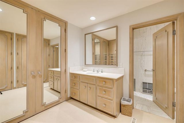 1114 Sherwood Lane B-2, Nichols Hills, OK 73116