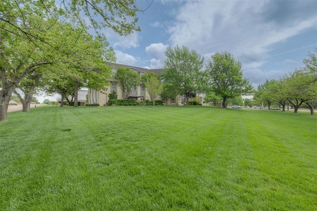 1114 Sherwood Lane B-2, Nichols Hills, OK 73116
