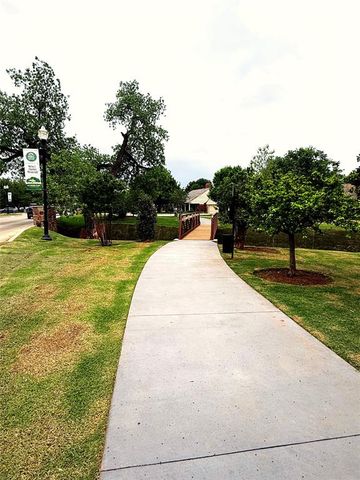1114 Sherwood Lane B-2, Nichols Hills, OK 73116