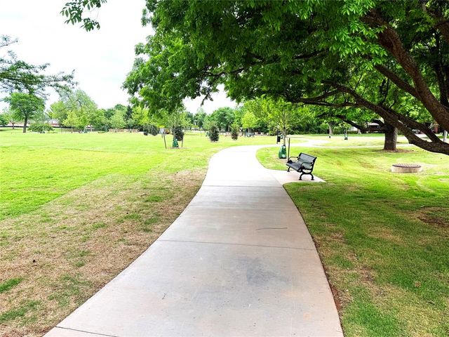 1114 Sherwood Lane B-2, Nichols Hills, OK 73116