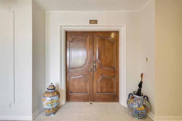 1114 Sherwood Lane B-2, Nichols Hills, OK 73116