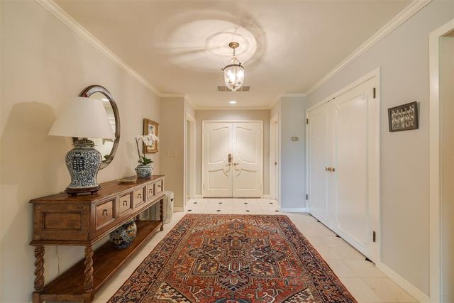 1114 Sherwood Lane B-2, Nichols Hills, OK 73116