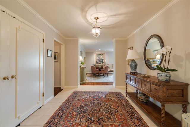 1114 Sherwood Lane B-2, Nichols Hills, OK 73116