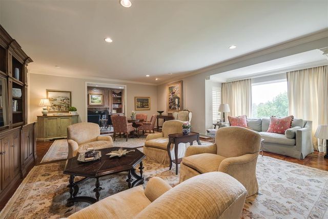1114 Sherwood Lane B-2, Nichols Hills, OK 73116