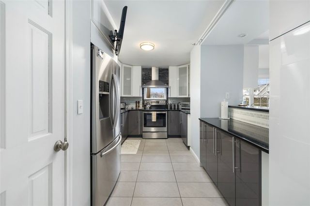 28 Weaver Avenue, Newport, RI 02840