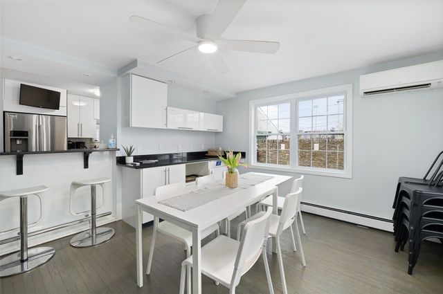 28 Weaver Avenue, Newport, RI 02840